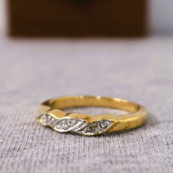 Other - Men's Travel Ring Gold Tone with Eye Catch White Stones Costume Jewelry Light